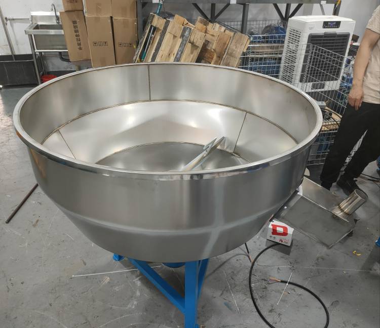塑料加工行业饲料搅拌机下料口升级